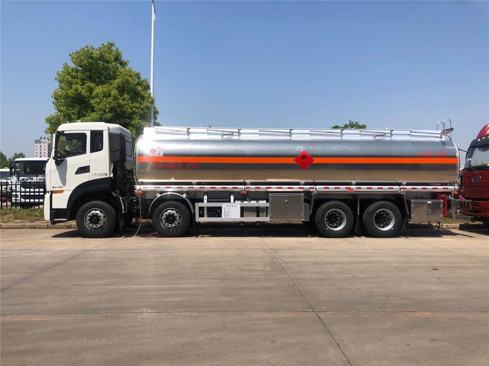 25.2 東風(fēng)天龍前四后八鋁合金運(yùn)油車