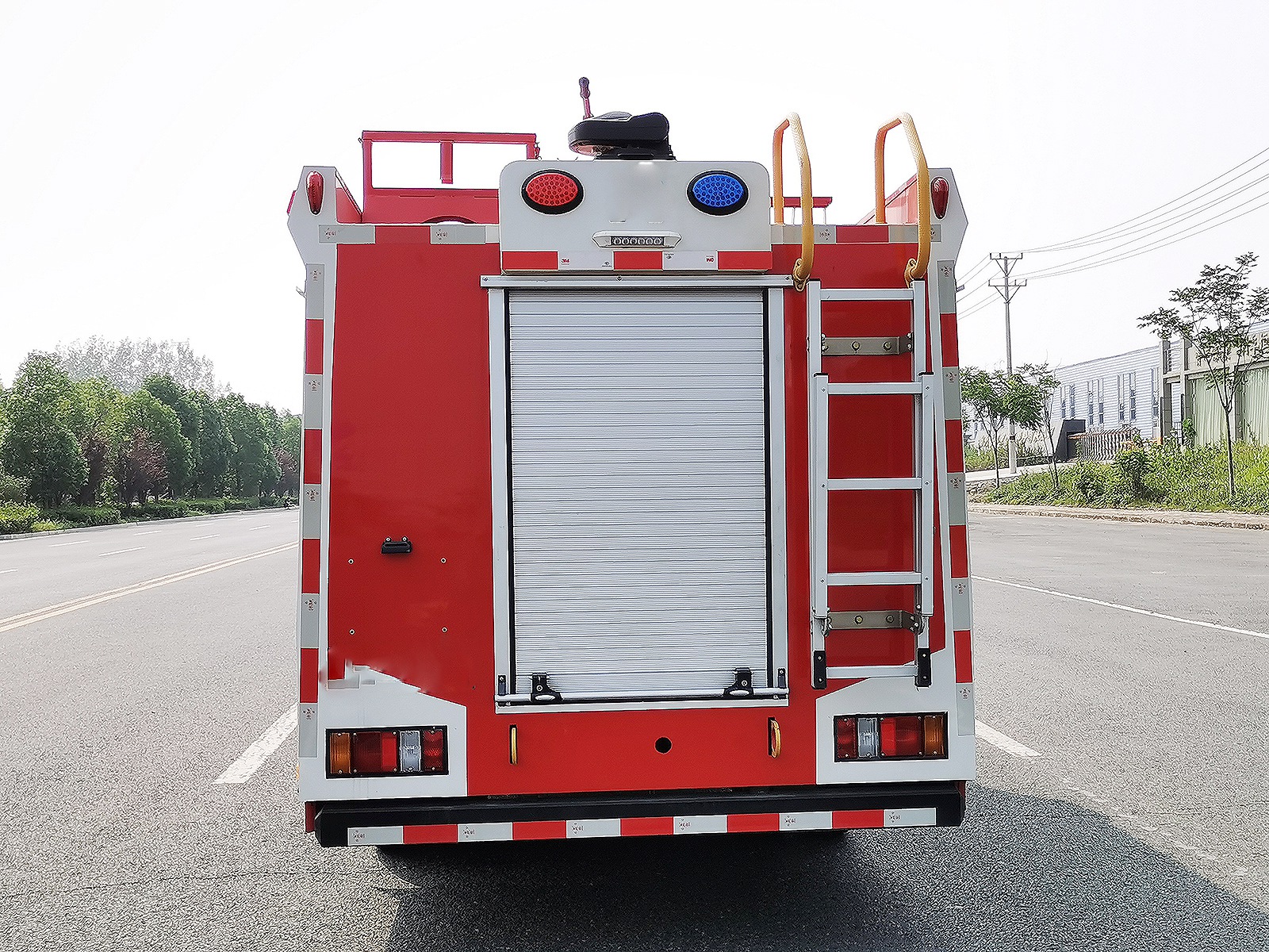 江鈴順達(dá)2.5立方水罐消防車