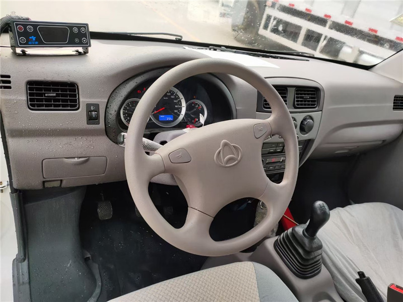 重慶長(zhǎng)安V3面包冷藏車(chē)