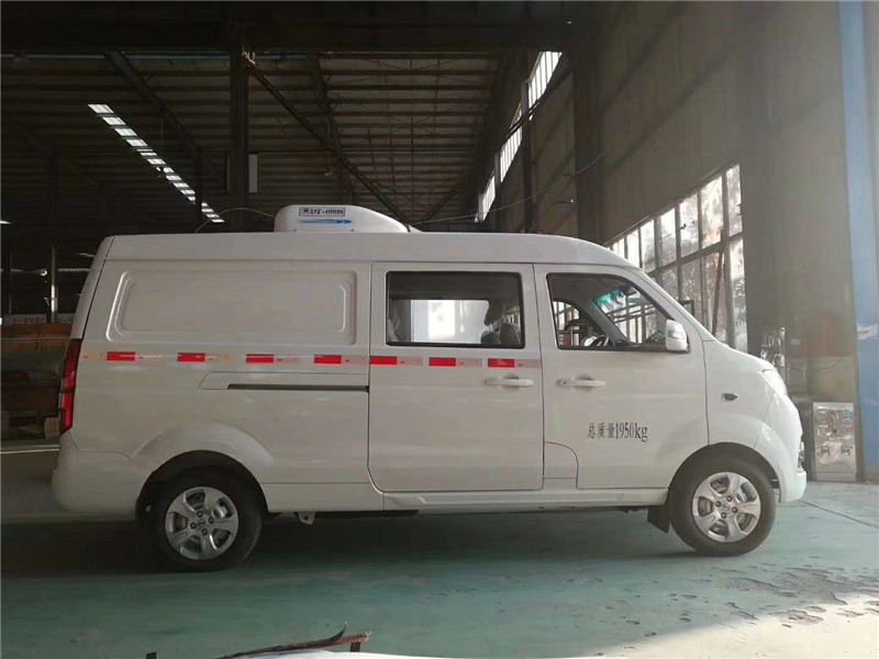 金杯雙排面包冷藏車