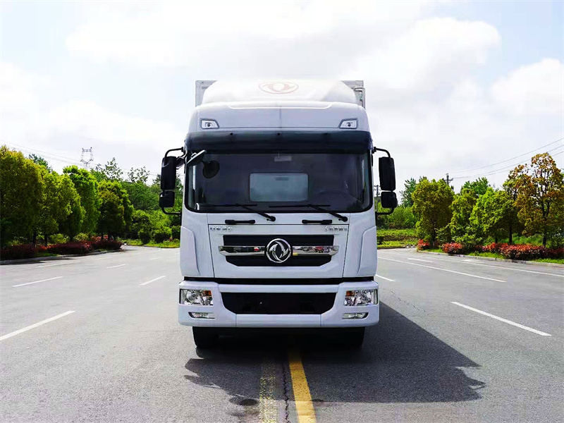 東風(fēng)多利卡6.8米冷藏車