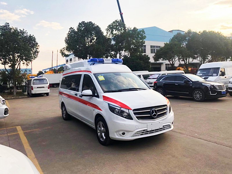 奔馳威霆負(fù)壓救護車