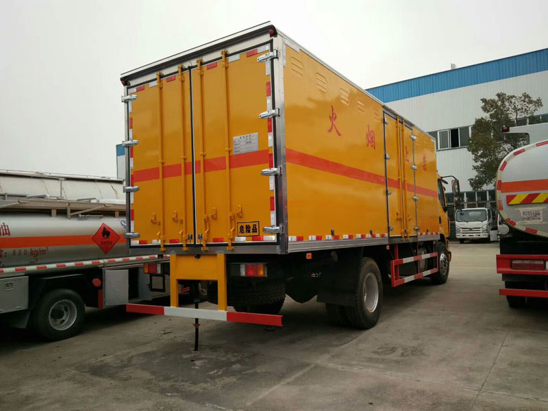柳汽6米6 9.9噸爆破器材車