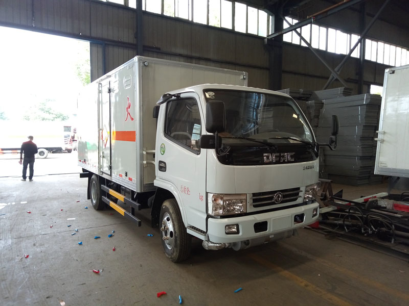 多利卡4.1米(藍(lán)牌)氣體廂式車