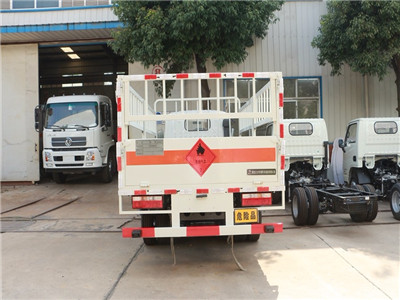 東風多利卡4米1(額載4噸)氣瓶車